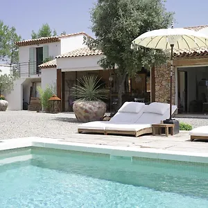 https://le-clos-des-cambres.fr-provencehotel.com